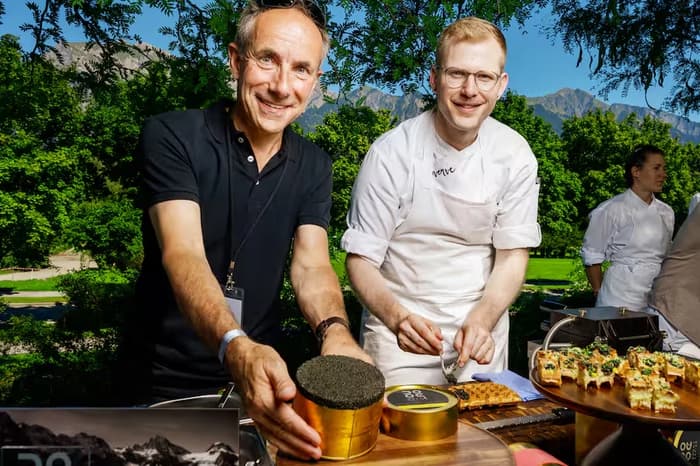 Es darf etwas Kaviar sein! Tropenhaus-CEO Marcel Baillods mit «Verve»-Chef Sebastian Titz.